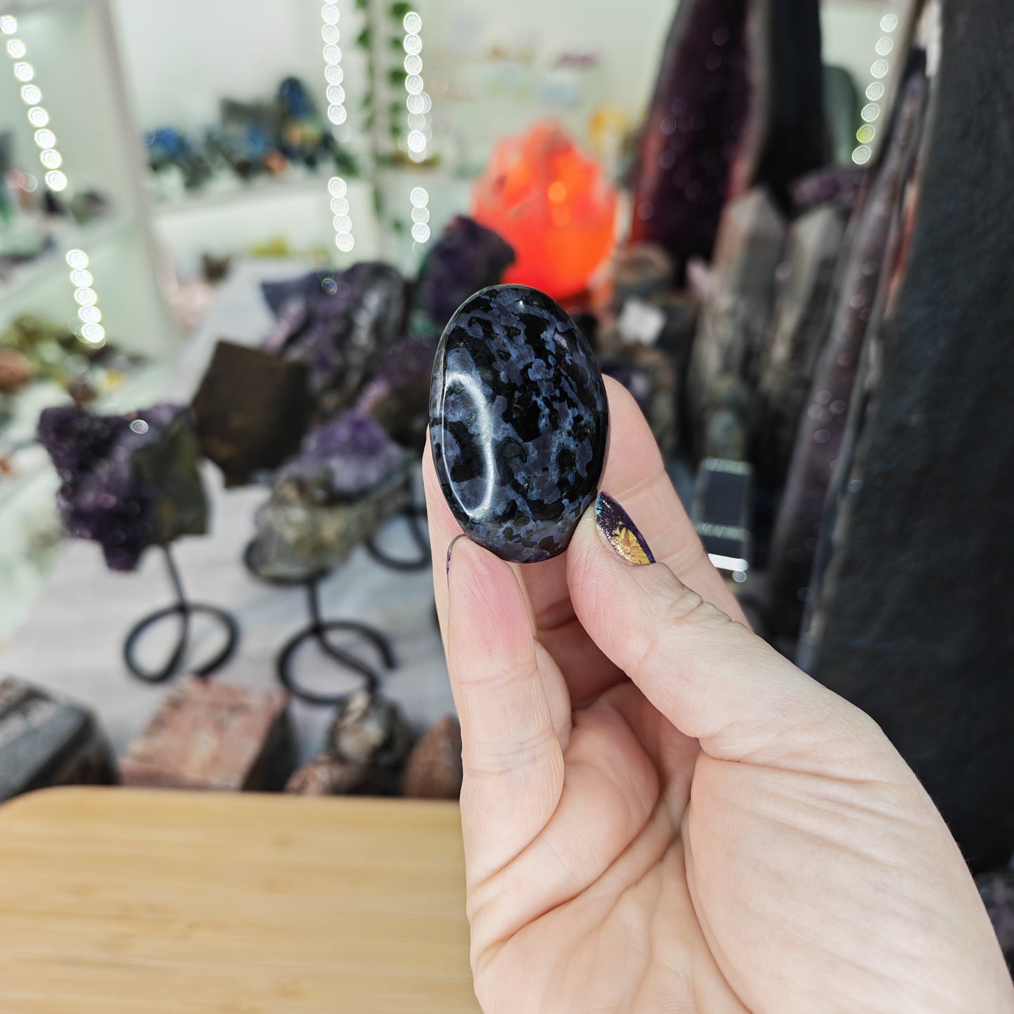 Black Gabbro Palm Stone