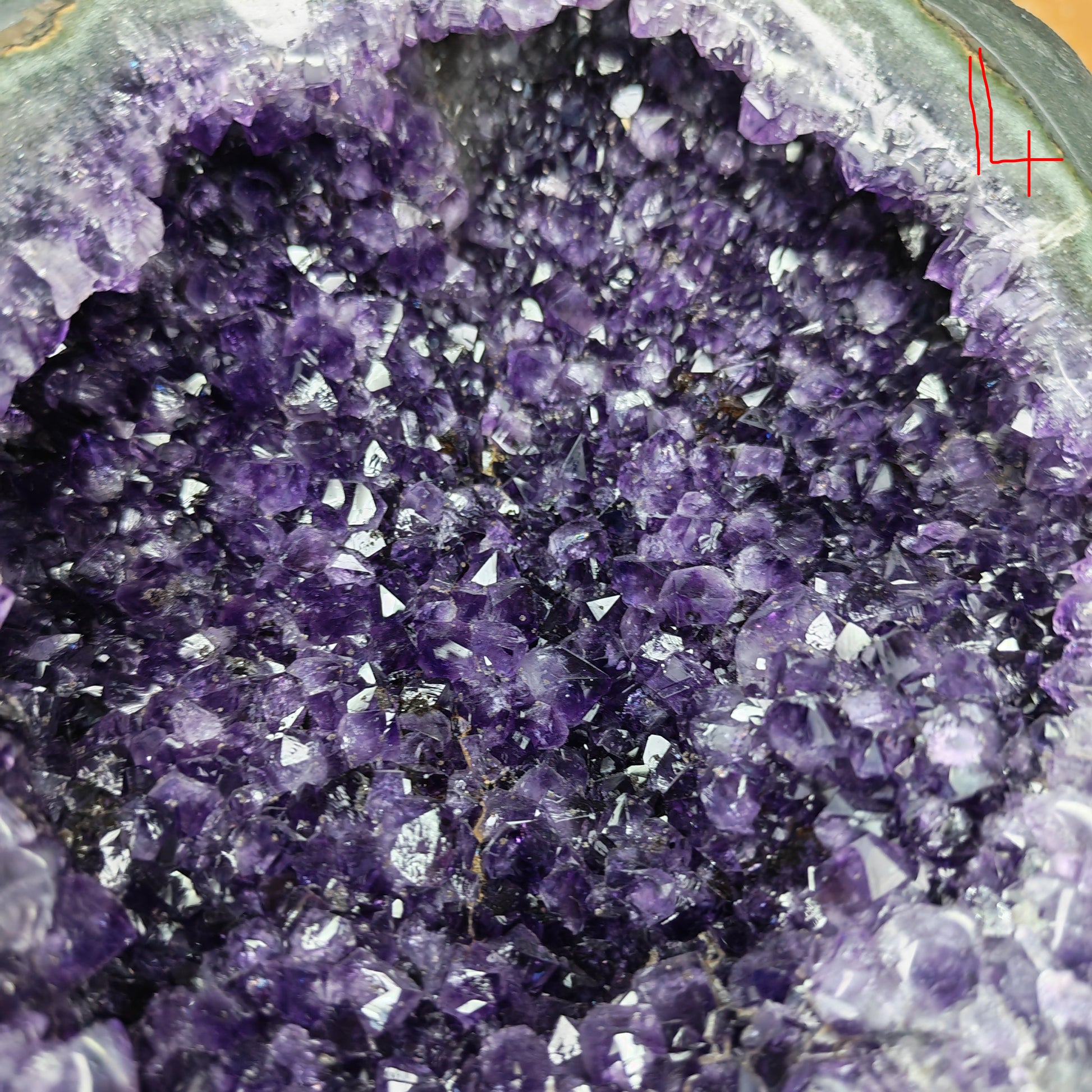 Cadbury purple amethyst cathedral with deep purple high quality points in a a circle shape