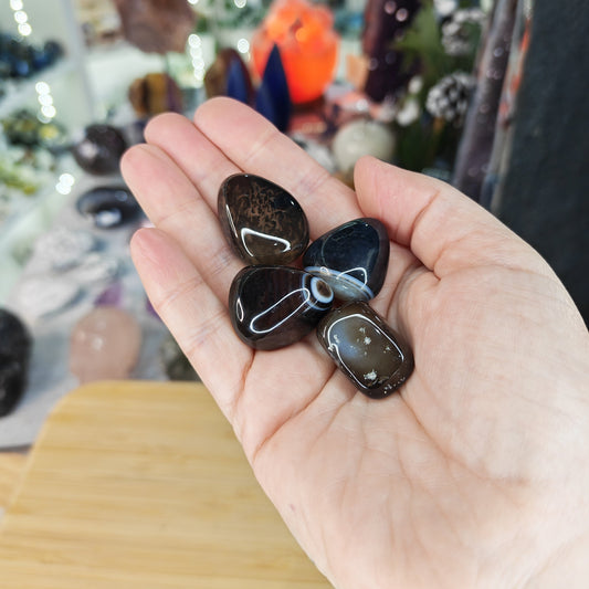 Banded Black Onyx Tumblestone