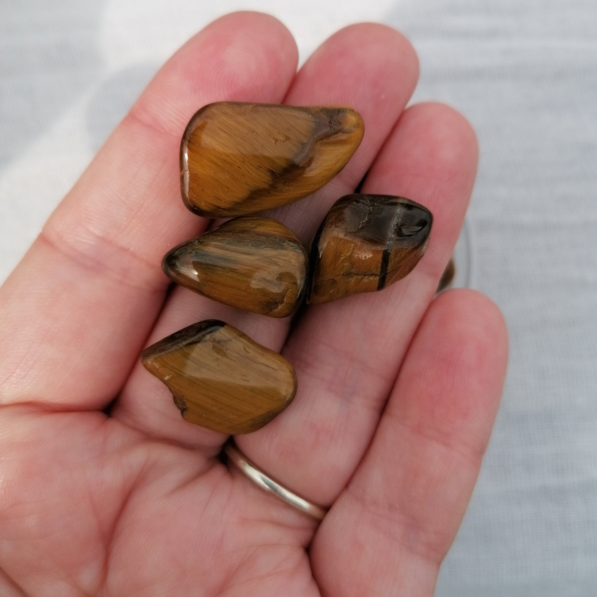 gold tigers eye tumblestone